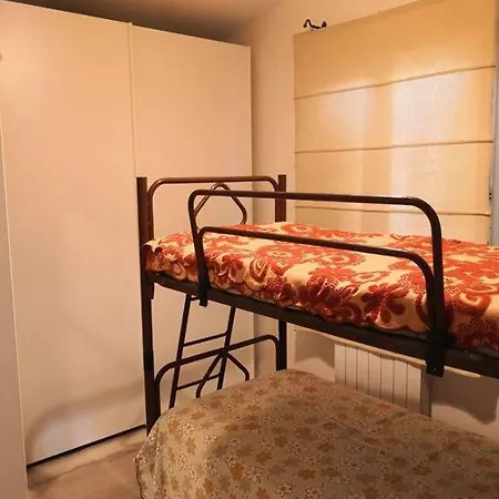 Casa Busche - Piccola In Campagna Con Ampio Giardino 아파트
