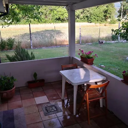 Casa Busche - Piccola In Campagna Con Ampio Giardino Gualdo Tadino